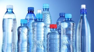 “مية البلاستيك هتقتلك”.. مخاطر صحية الناتجة عن تخزين الماء في زجاجات البلاستيك